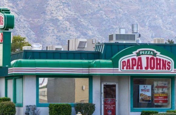 SHORT DRIVERS, PAPA JOHN’S EMBRACES THIRD-PARTY DELIVERY SHORT DRIVERS, PAPA JOHN’S EMBRACES THIRD-PARTY DELIVERY